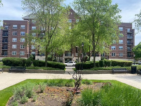 5th image of 410 W Mahogany Ct Unit 412