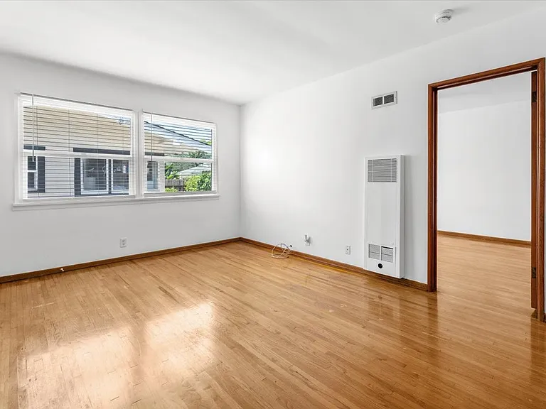 1127 Harrison Ave — Photo 8