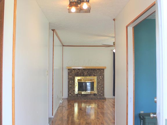 5th image of 215 Parkwood Ave