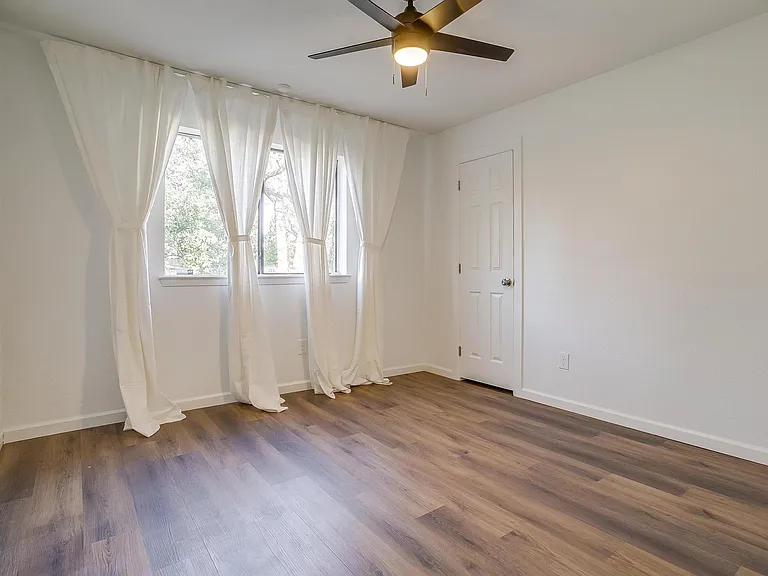 4107 Shamrock Dr — Photo 25