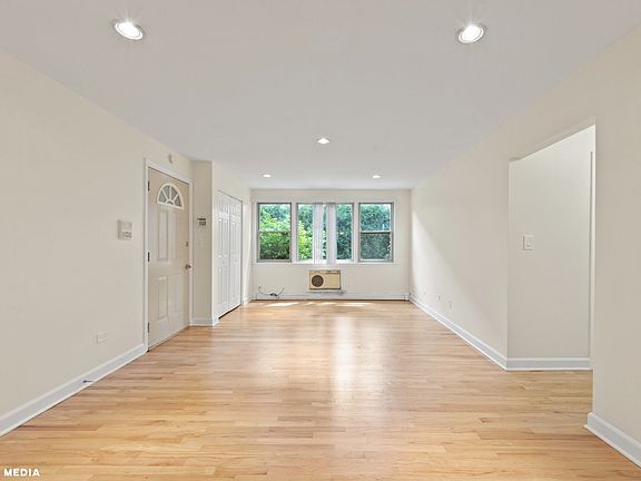 4th image of 1534 W Farwell Ave APT 1A