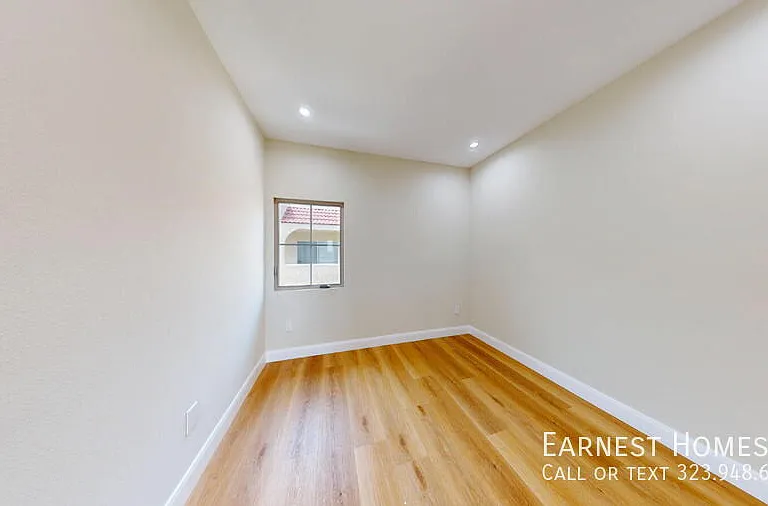 310 N 3rd St #B — Photo 16