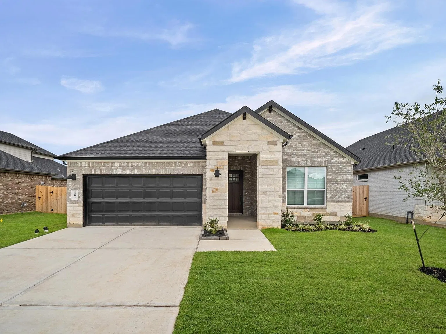 3 bed, 2.5 bath, 1907 sqft, $3,950 — Photo 1