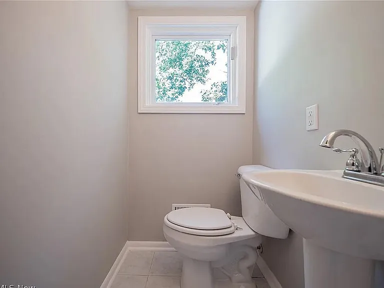 335 Inwood Blvd — Photo 14