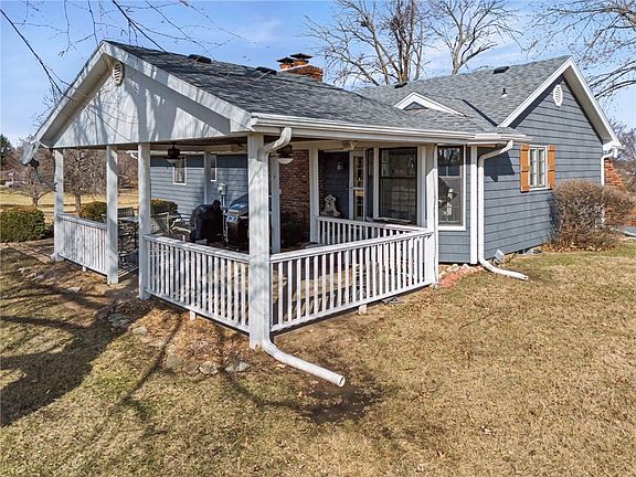 4th image of 15 Lakevue Dr