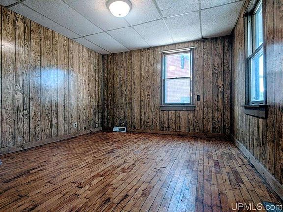 3rd image of 60 Allen St