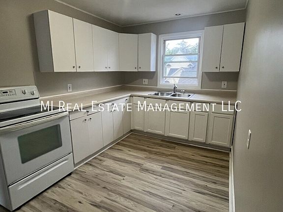 2nd image of 150 W 15th St