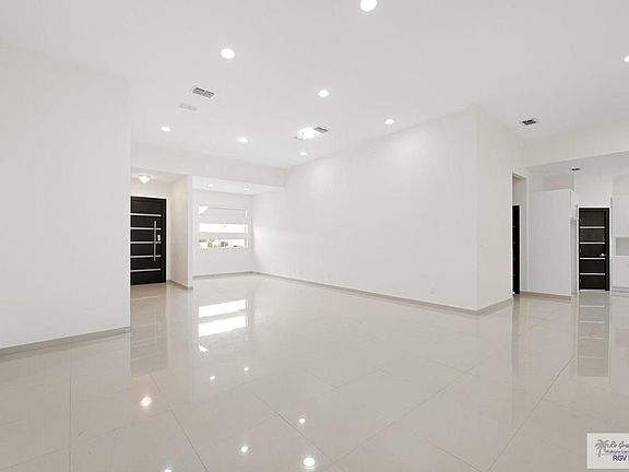 4th image of 1721 W San Marcelo Blvd