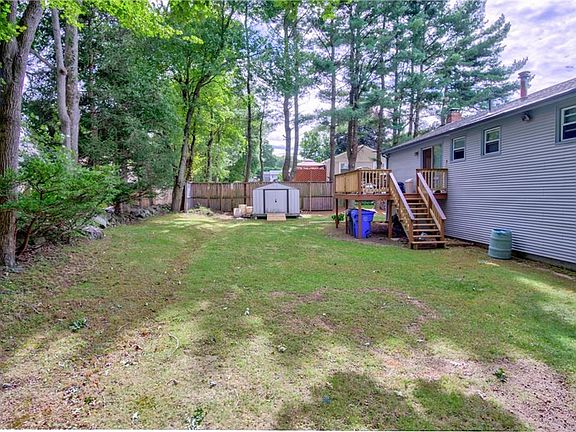 5th image of 86 Deerfield Dr