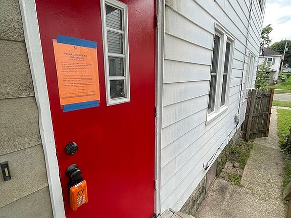 3rd image of 733 Crescent St NE #2