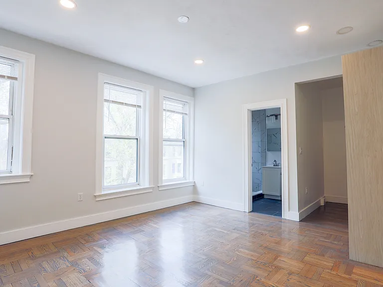 102 Queensberry St #14 — Photo 5