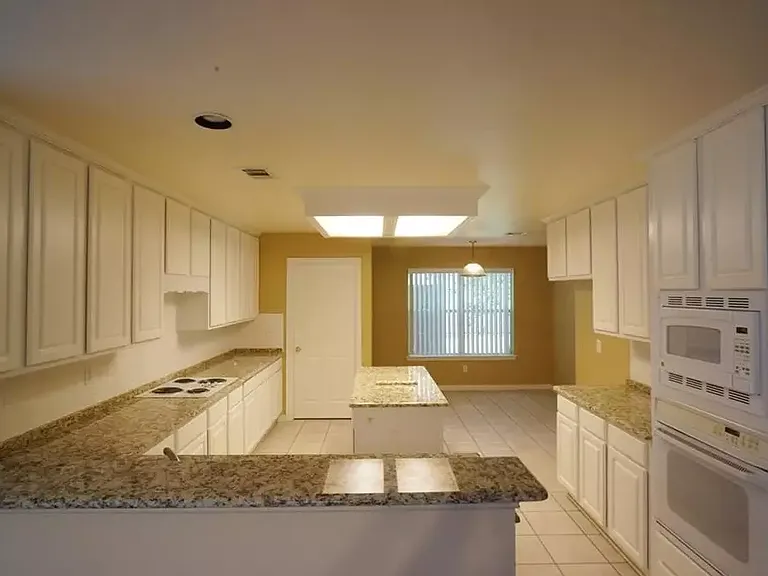 4425 Cedar Valley Dr — Photo 5