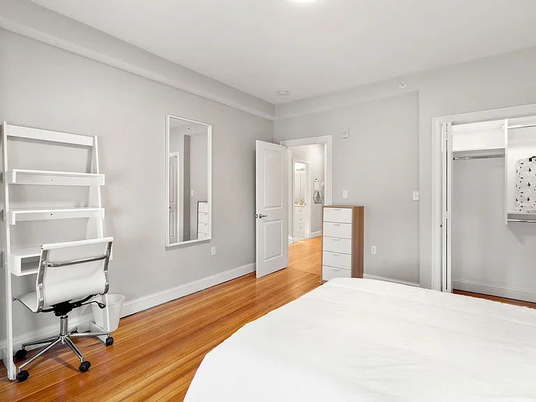 1061 Saratoga St #4 — Photo 3