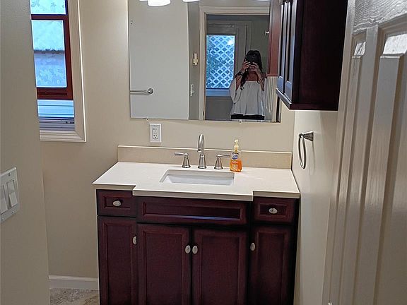 3rd image of 89 Village Circle W