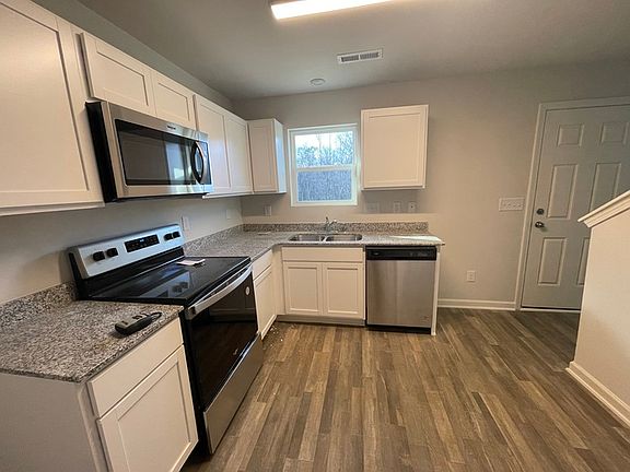 3rd image of 716 Quail Ln