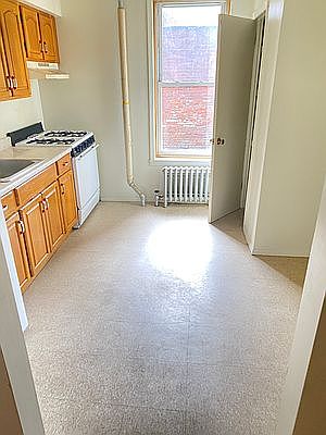 4th image of 681 Vanderbilt Ave #1LR