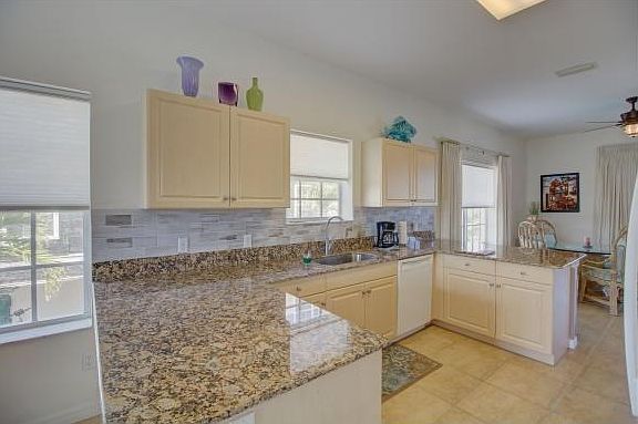 4th image of 330 Angler Dr #701