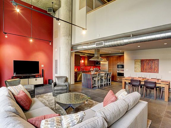 3rd image of 1005 S Shepherd Dr APT 209