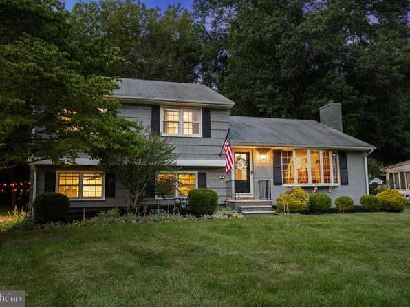 10 Boxwood Ct, Ewing, NJ 08628