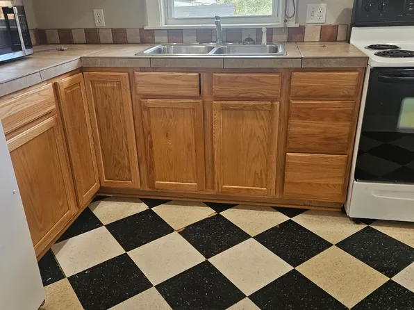 1421 N Locust St #201, Denton, TX 76201