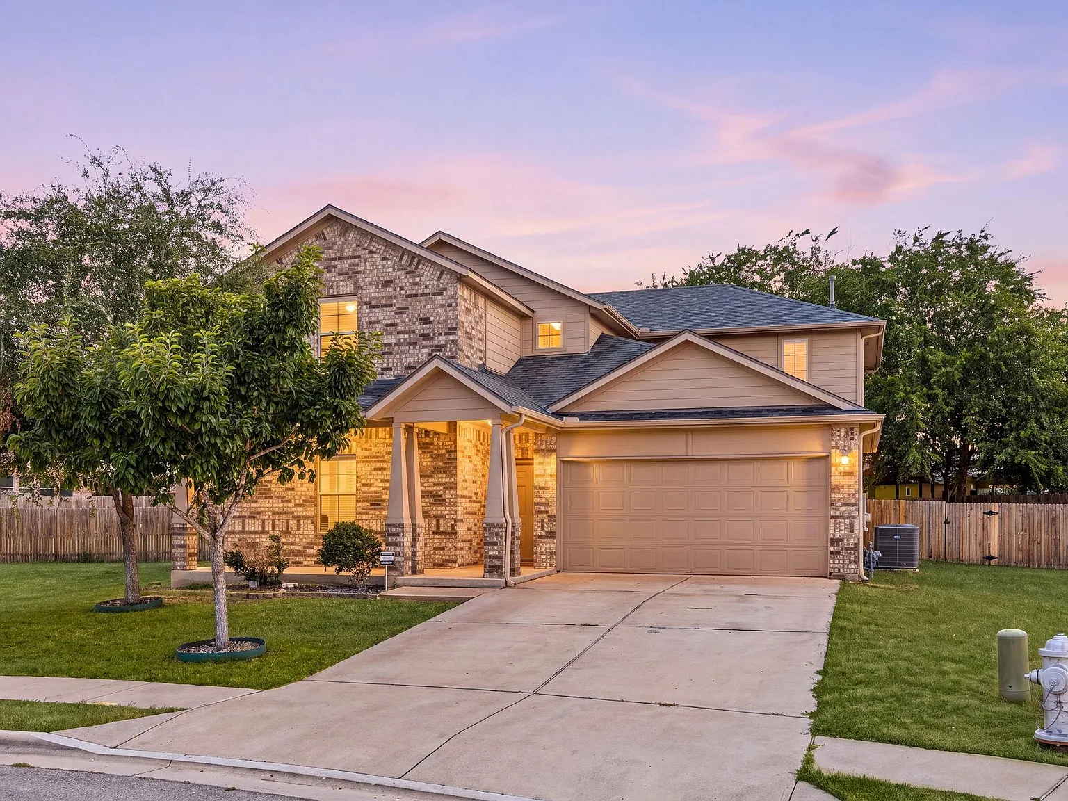 4 bed, 2.5 bath, 2898 sqft, $2,495 — Photo 1