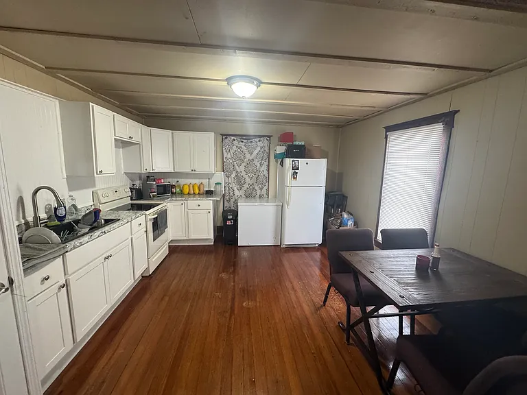 605 W Friedman St — Photo 4
