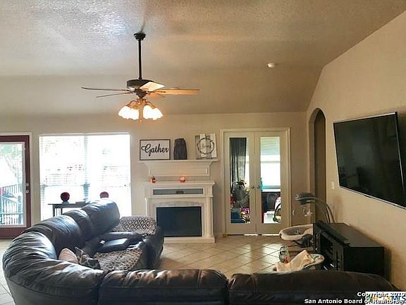 3rd image of 1239 Sugar Land Dr