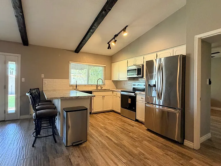2303 S Cottonwood Dr — Photo 9