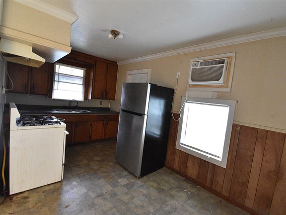 5th image of 7033 Karen St