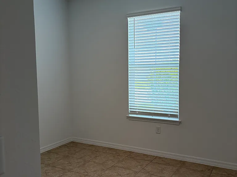 5754 SW 71st Ave — Photo 4