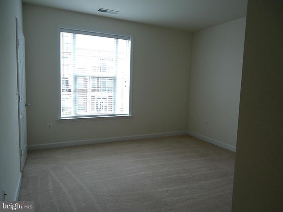 5th image of 701 Cobblestone Blvd Unit 210