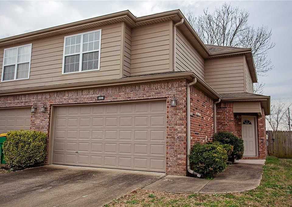 1st image of 896 Oakwood Ct