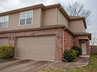896 Oakwood Ct, Centerton, AR 72719