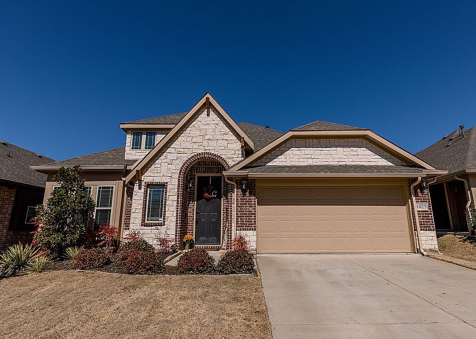 1st image of 1025 Summer Ln