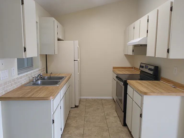 2095 & B Como St #A — Photo 17