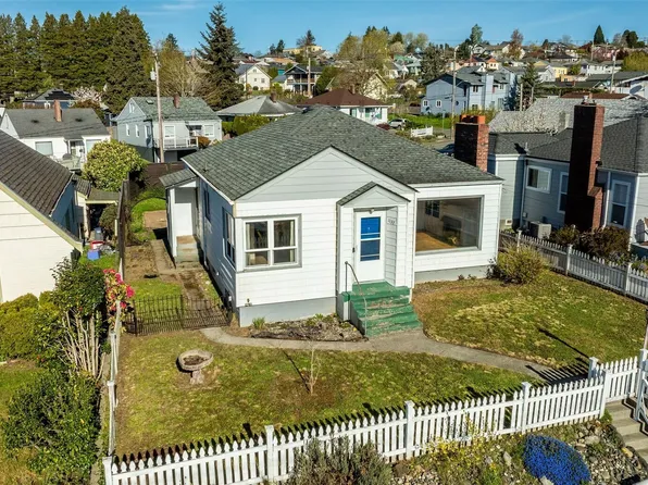 1137 Jacobsen Boulevard, Bremerton, WA 98310