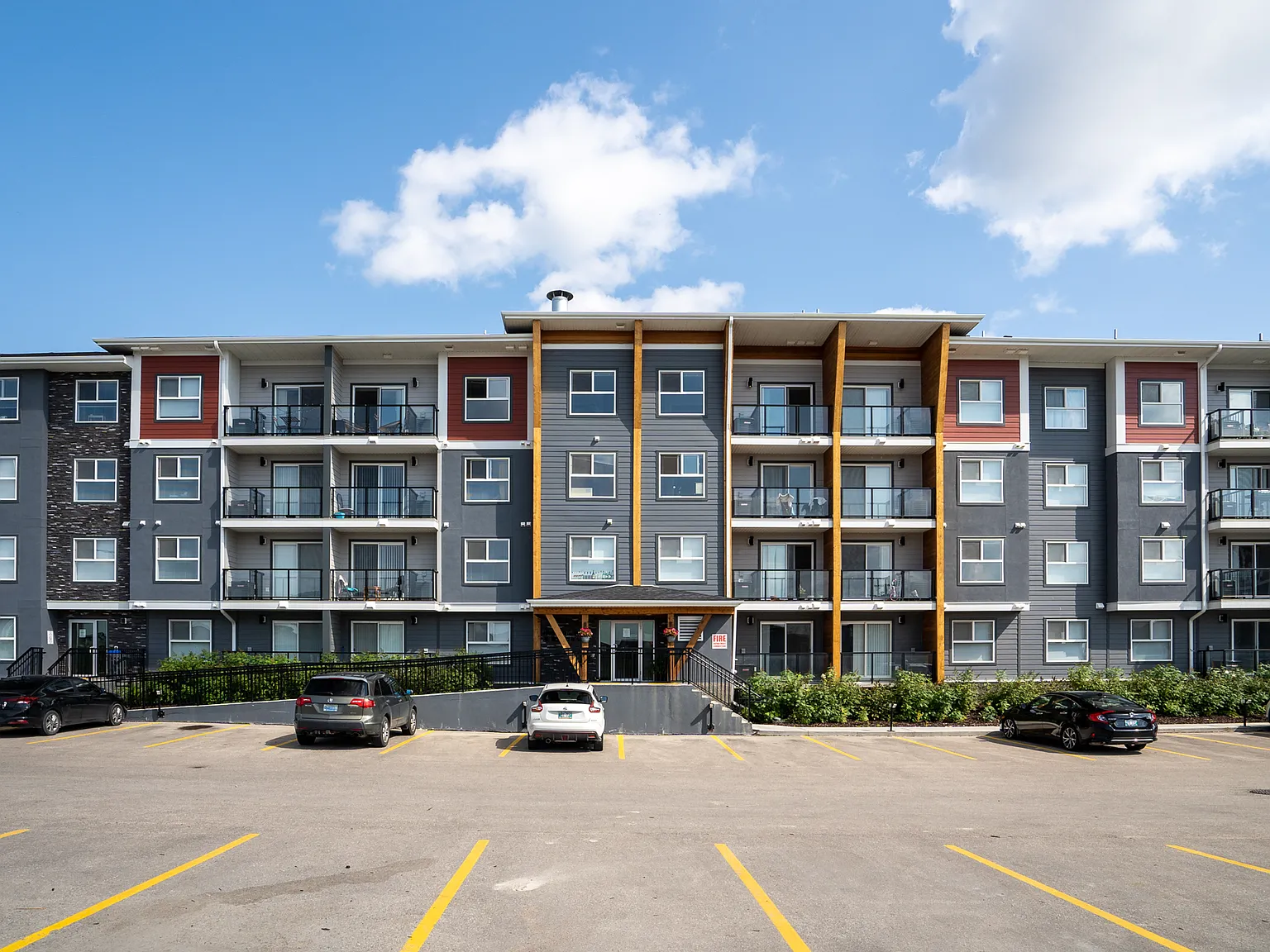 Waterford Village Apartments — Photo 4