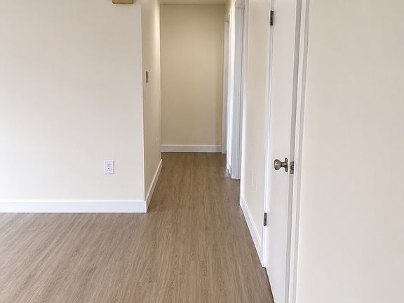 4th image of 1222 Mammoth Rd #3