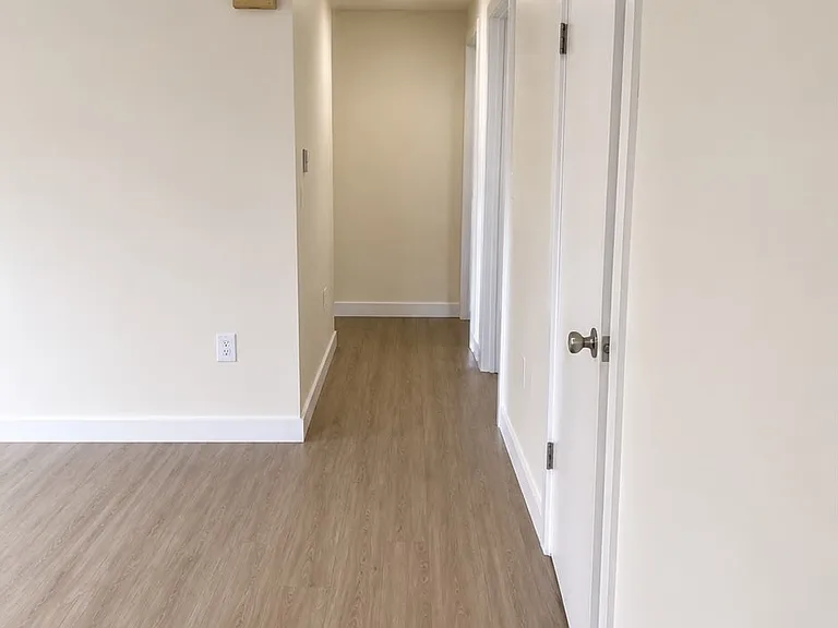 1222 Mammoth Rd #3 — Photo 4