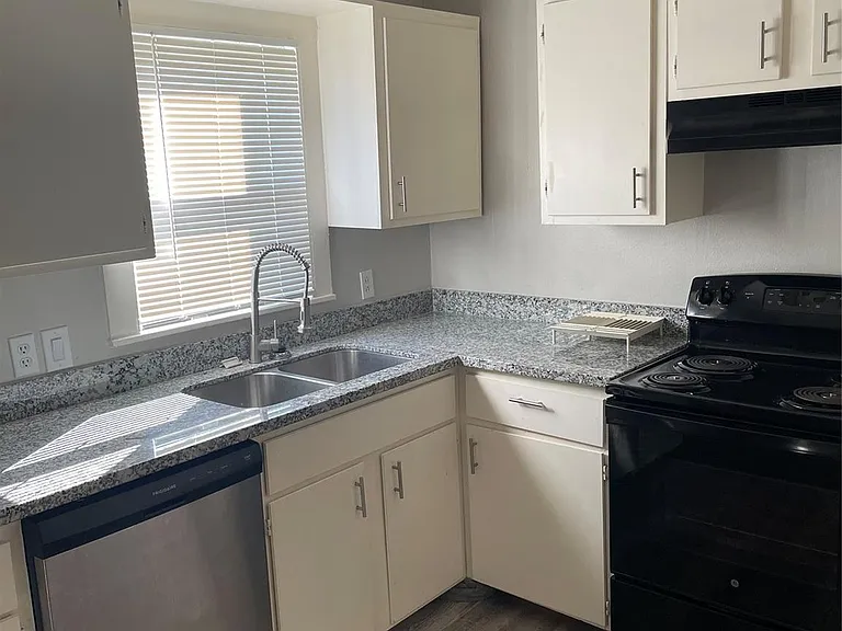 705 Cincinnati St — Photo 10