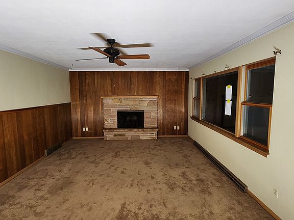 2nd image of 952 Charles Ave