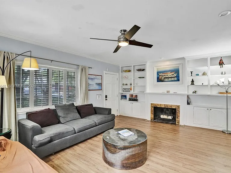 530 NE 11th Ave — Photo 5