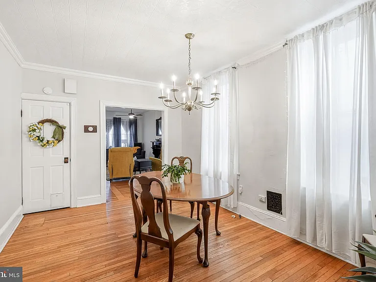 346 E Union St — Photo 14
