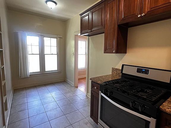 5th image of 337 W Elk Ave #11