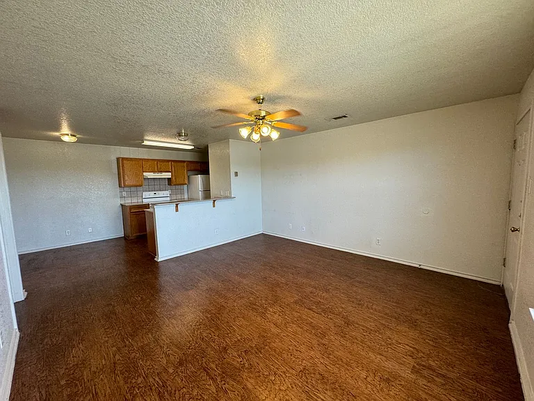 411 E Central TX Expwy — Photo 34