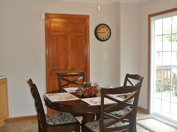 NOOK W/ DOOR TO DECK