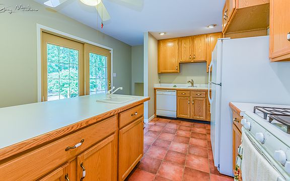 5th image of 19156 Wildwood Ave