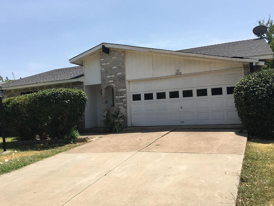 Appealing drive-up with, 2 car garage and parking space on the driveway