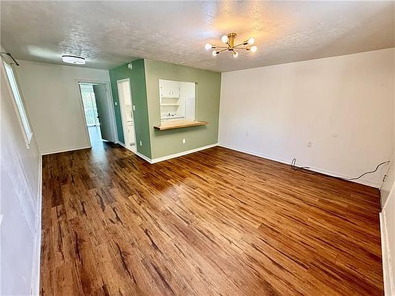 4th image of 1713 Burgundy St #201