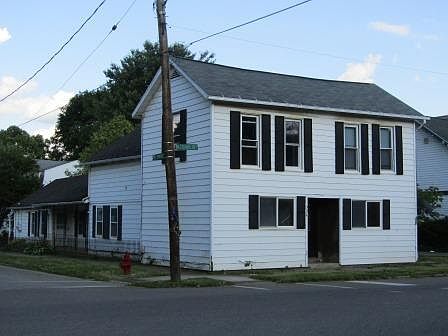 1st image of 105 E Spruce St